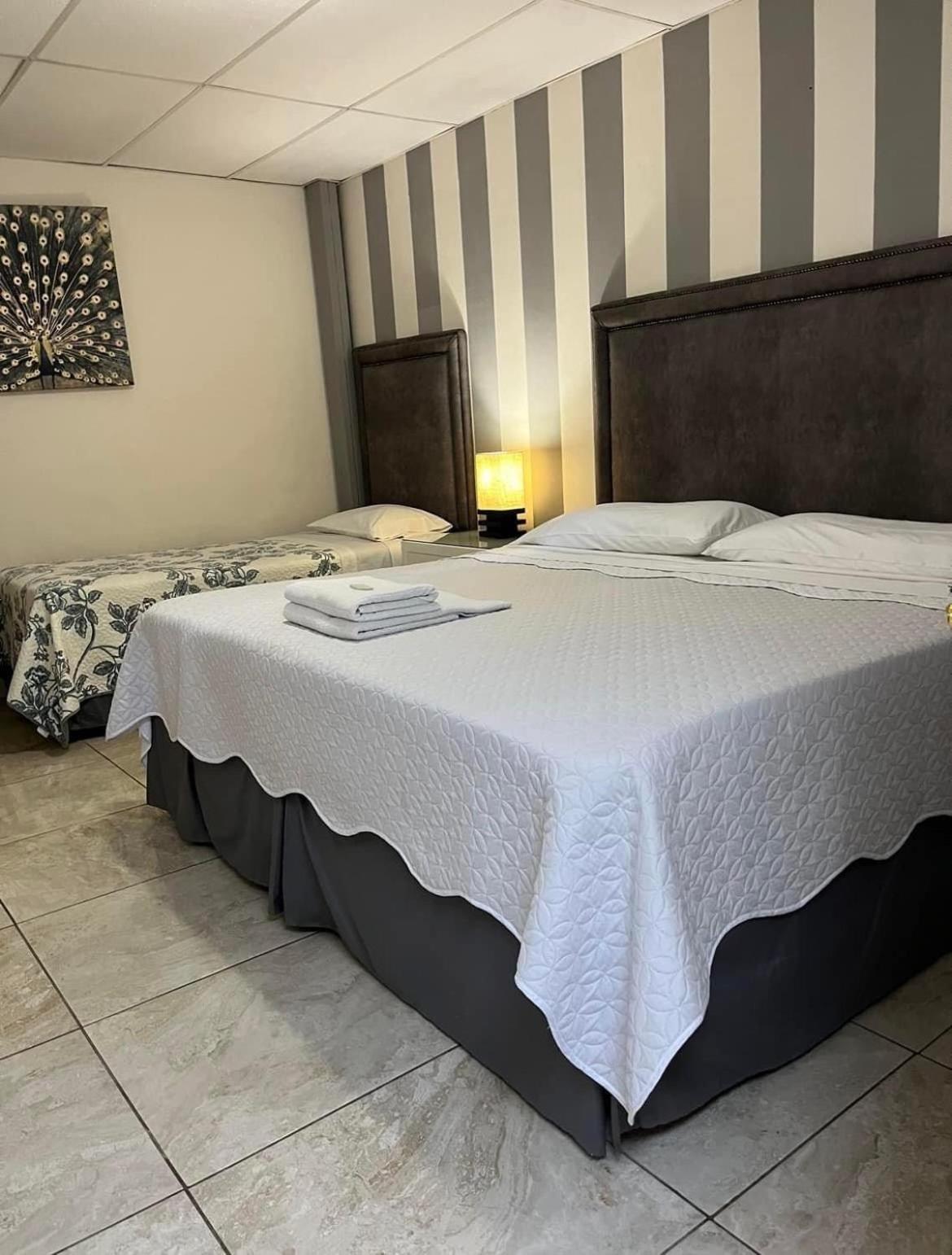 Hostal Rio Piedra Естелі Екстер'єр фото